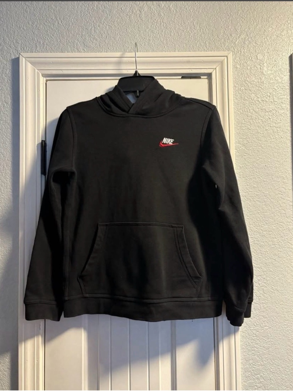 Nike Sportswear Hoodie Kids Size L Black BV3757-014 Embroidered Logo Pullover